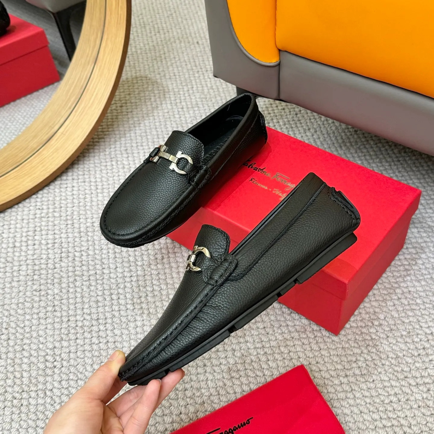 Men's men's shoes 💰420 (Yangli) Ferragamo 〰Ferragamo 2⃣️0⃣️2⃣️5️⃣ New series 👊🏻 Upper 🇮🇹 Italian imported calfskin, original outsole molding. Water-dyed sheepskin lining. The identity of every successful man is set off, and the upper and lower shoes are elegant and stable🚶🏻🚶🏻The high-end custom counter original replica is an eternal classic🔍️Number of codes: 38-46 with counter packaging